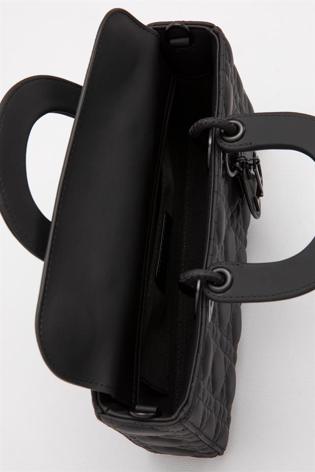 Siyah Logo Aksesuar Zincirli Omuz Çantası