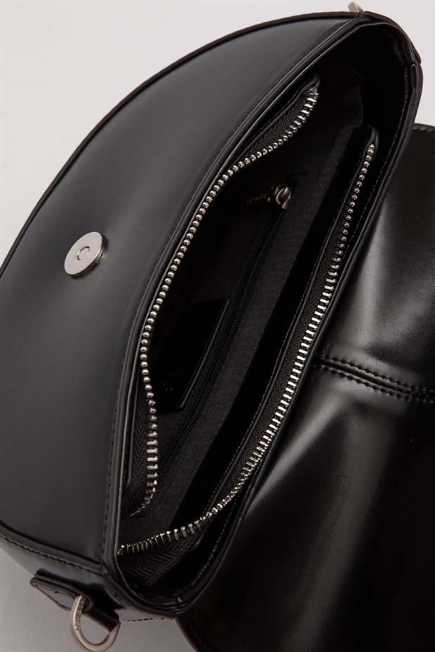 Siyah Logo Zincir Detaylı Omuz Çantası