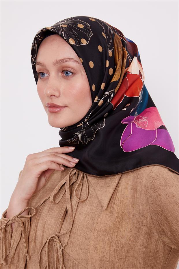 Siyah Lotus Çiçek Desen Twill İpek Eşarp
