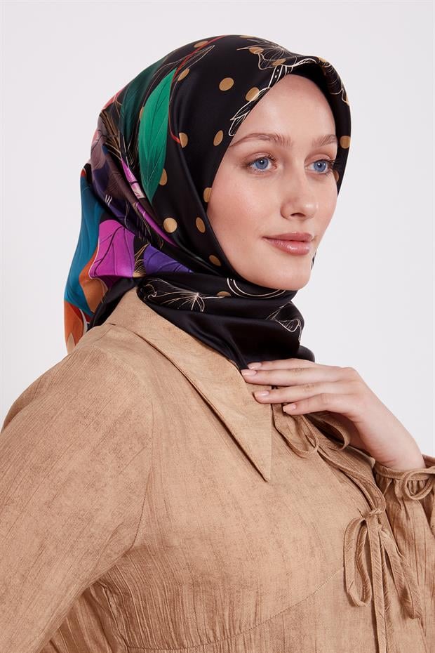 Siyah Lotus Çiçek Desen Twill İpek Eşarp