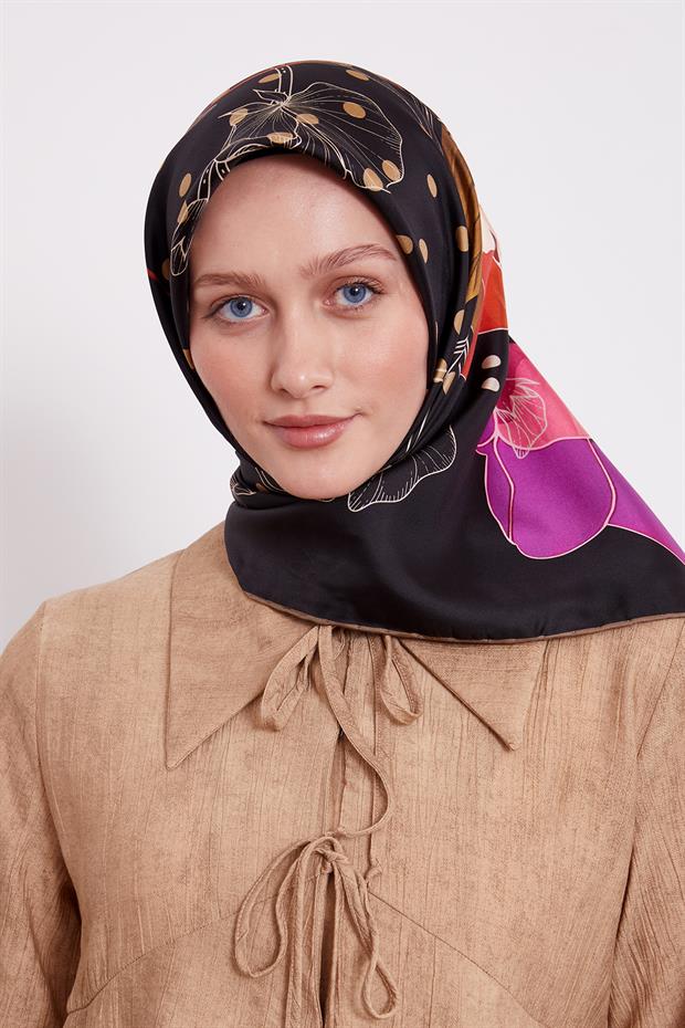 Siyah Lotus Çiçek Desen Twill İpek Eşarp