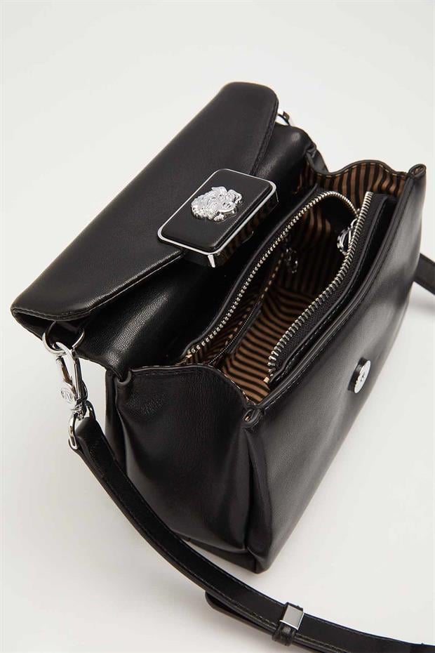 Siyah Metal Aksesuar Tokalı El Çantası