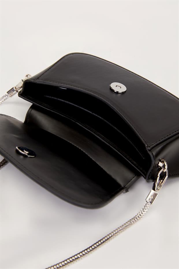 Siyah Metal Askılı Omuz Çantası