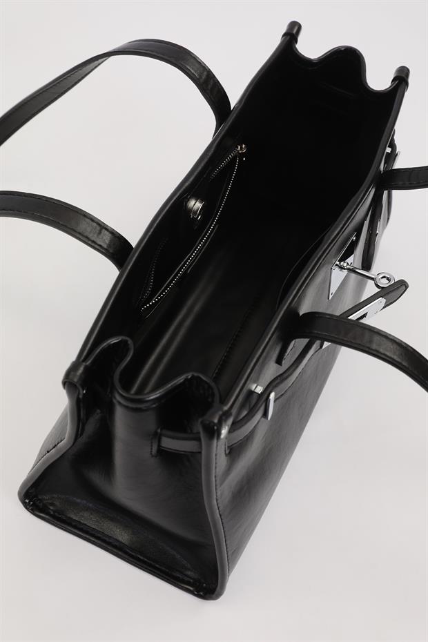 Siyah Metal Kilit Charmlı Omuz Çantası