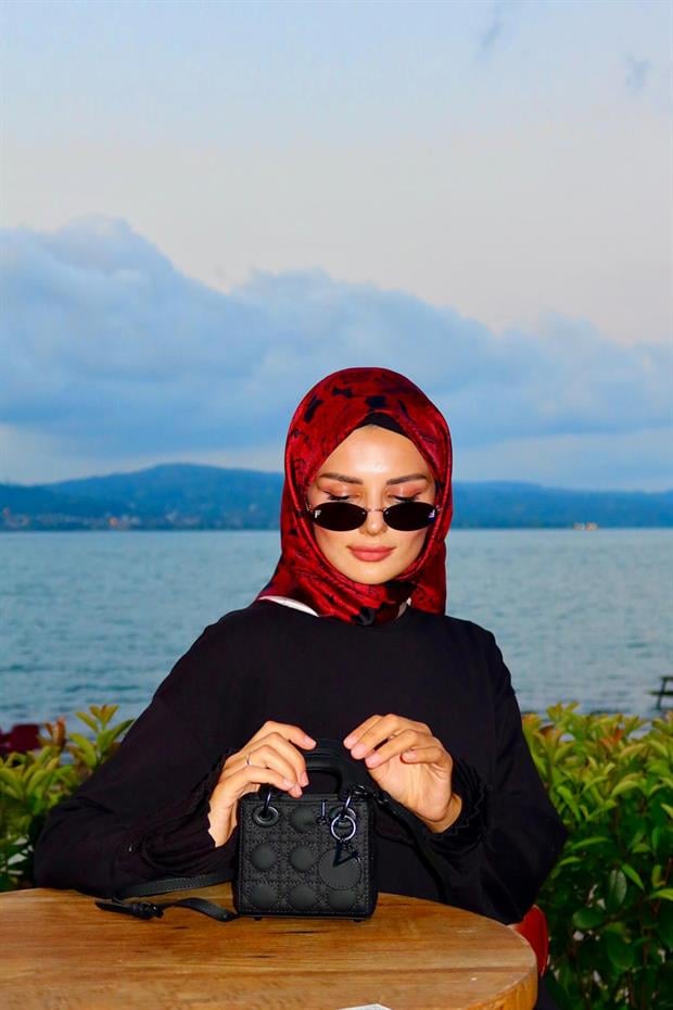 Siyah Mini Boy Aksesuar Detaylı El Çantası