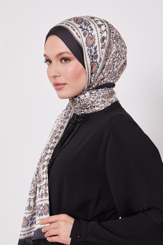 Siyah Mini Çiçek Hint İpeği Şal