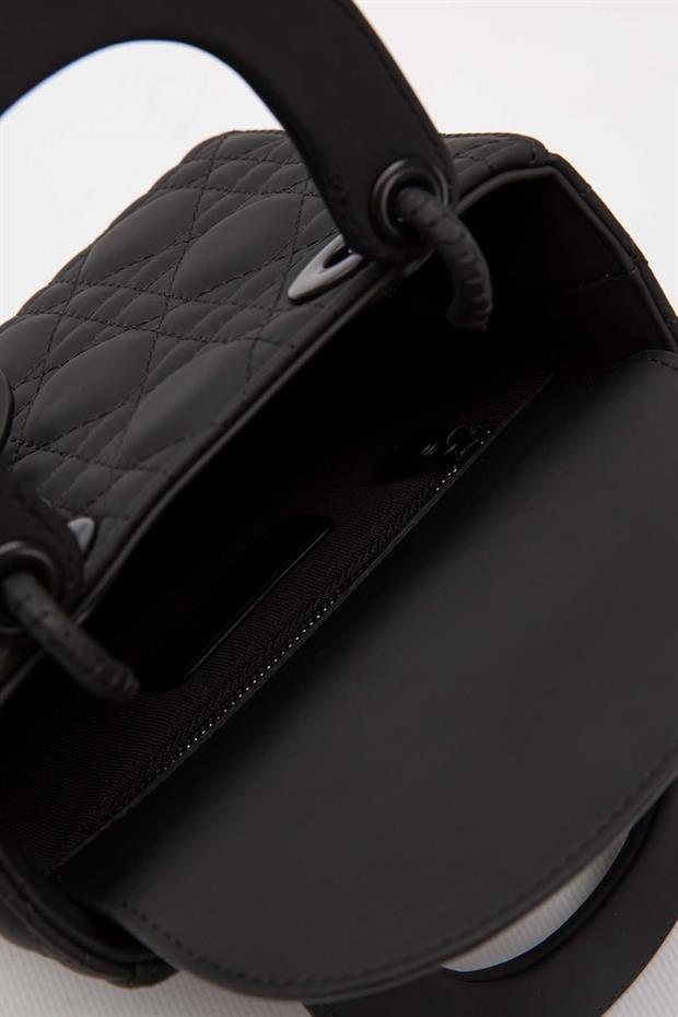 Siyah Mini Zincir Aksesuarlı El Çantası