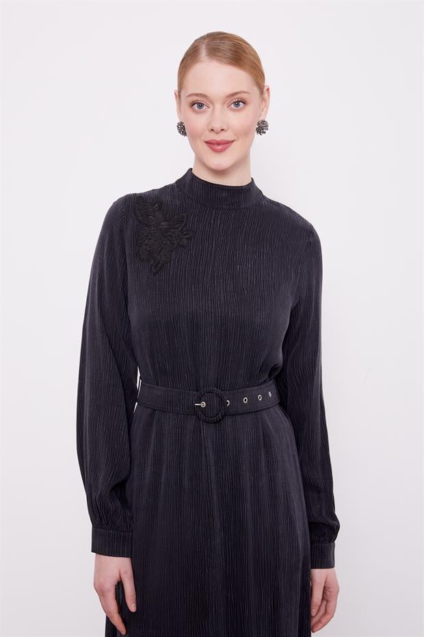 Siyah Omuz Nakış Detaylı Cupra Elbise