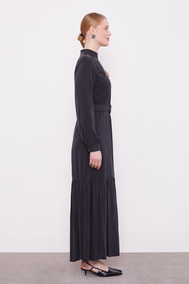 Siyah Omuz Nakış Detaylı Cupra Elbise