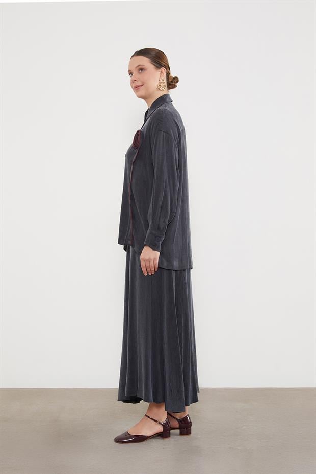 Siyah Önü Gül Detaylı Düğmeli Cupra Etek Takım