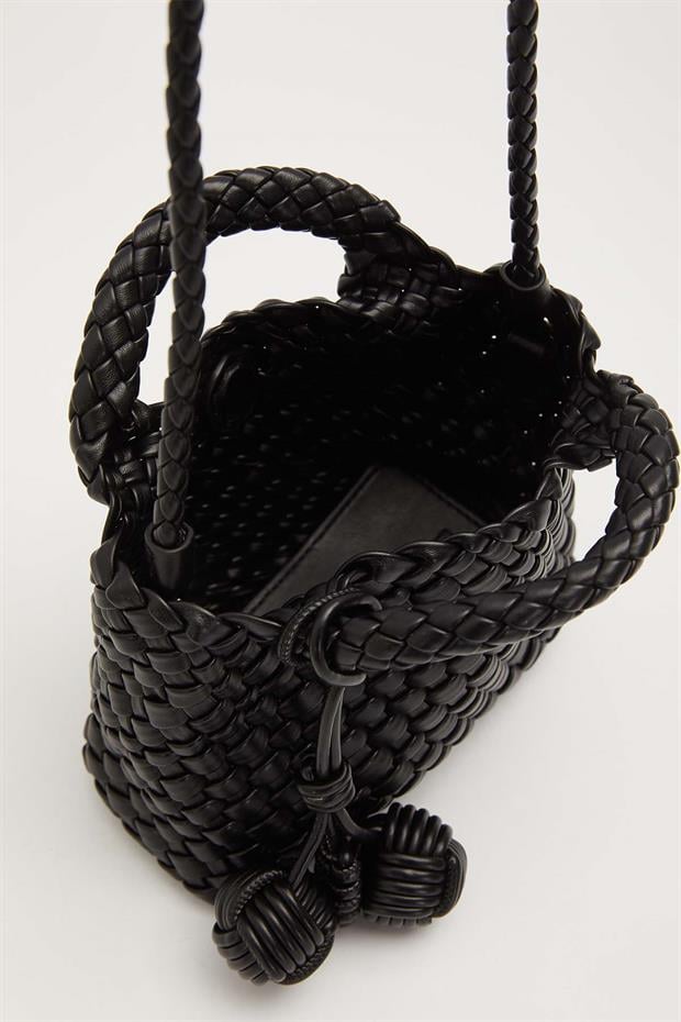 Siyah Örgü Top Aksesuarlı El Çantası