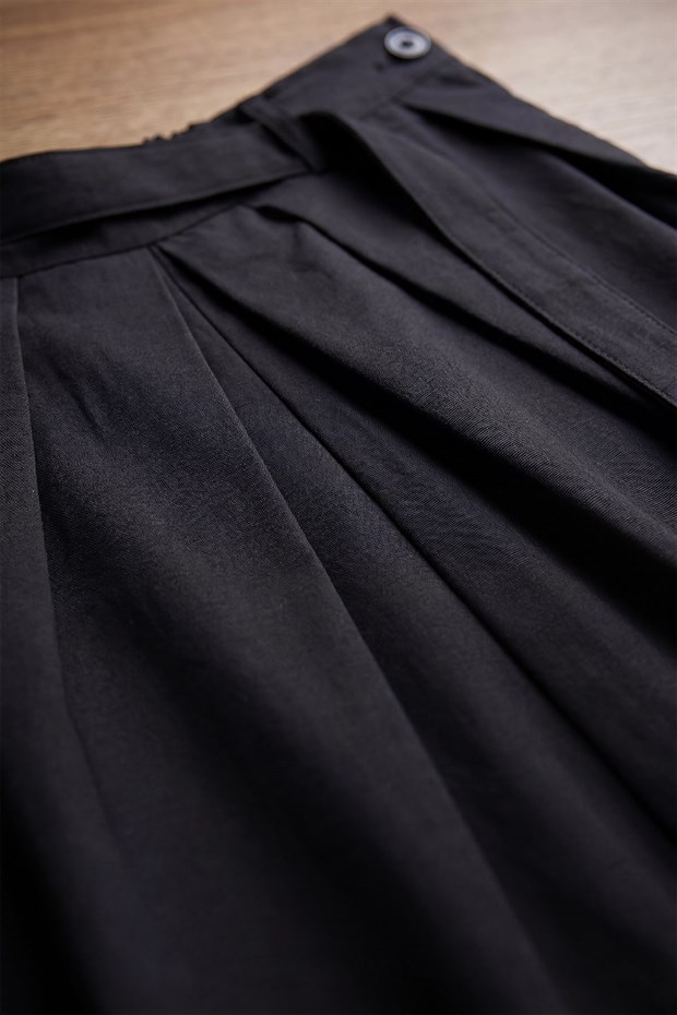 Siyah Pile Detay Geniş Paça Pantolon