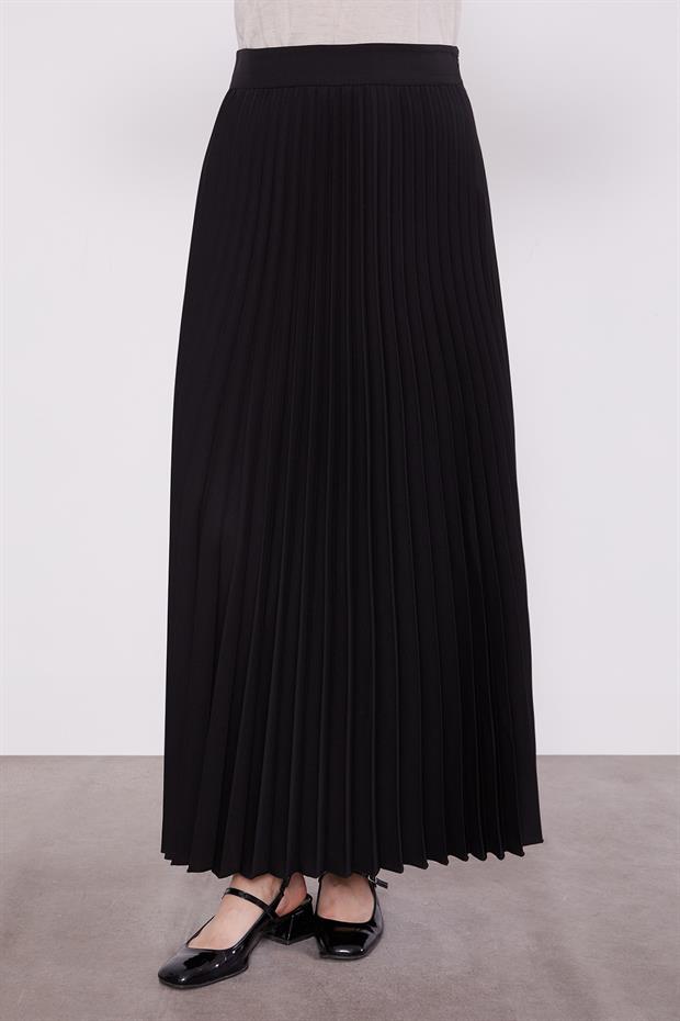 Siyah Payet Detaylı Piliseli Etek Takım