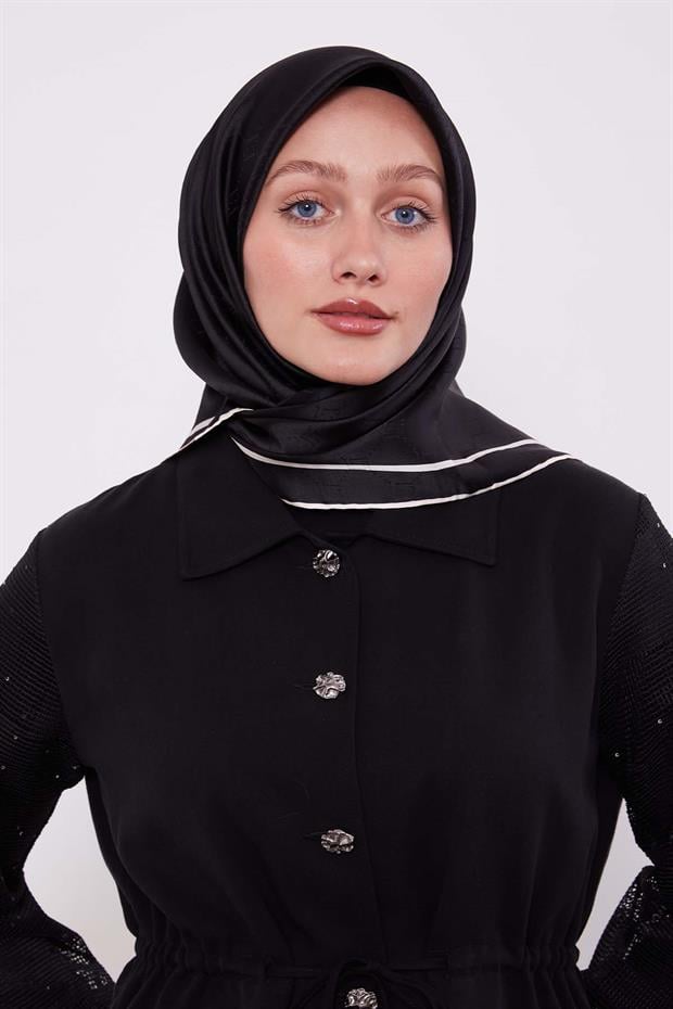 Siyah Petek Desen Monogram İpek Eşarp