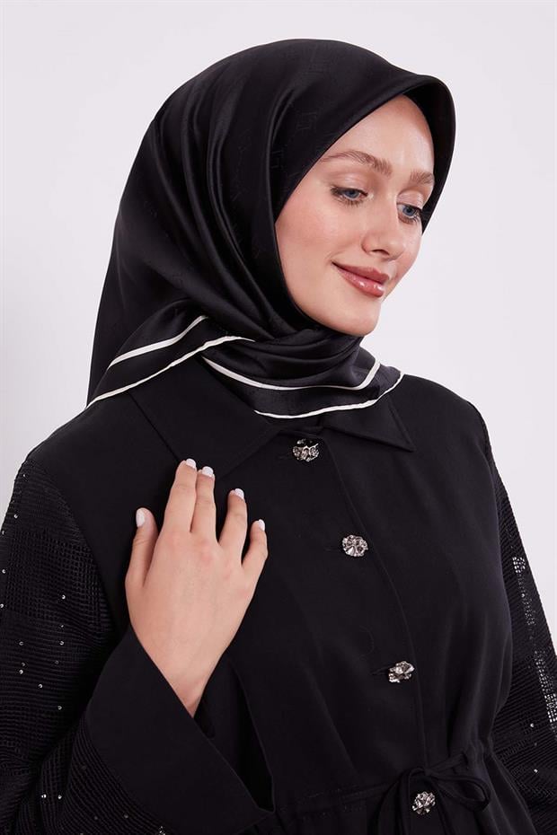 Siyah Petek Desen Monogram İpek Eşarp