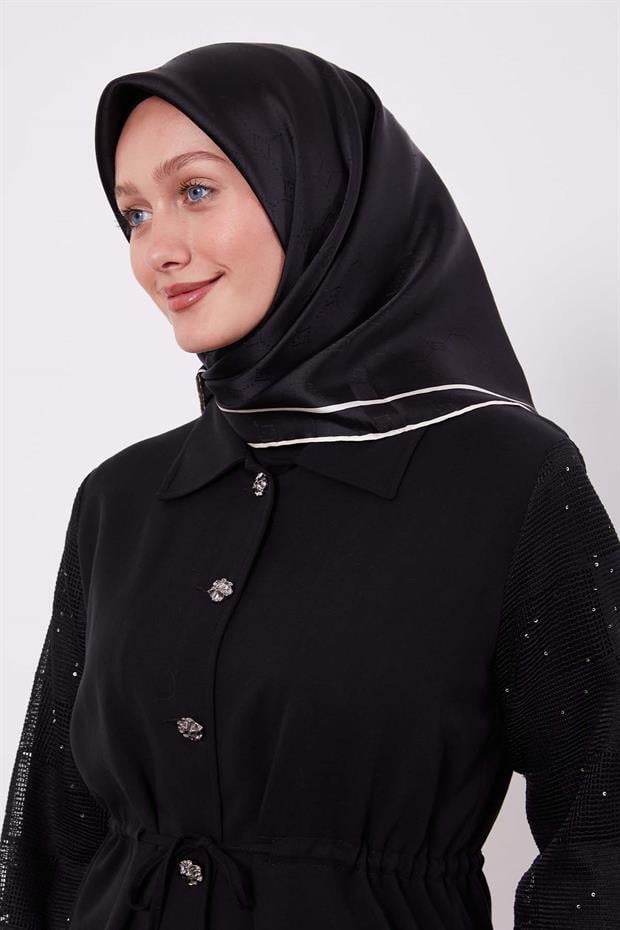 Siyah Petek Desen Monogram İpek Eşarp