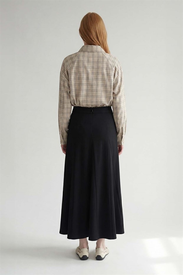 Siyah Pile Detaylı Etek