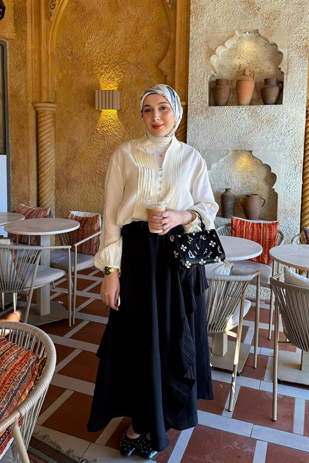 Siyah Pilise Detaylı Etek