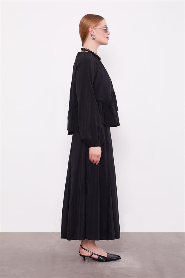 Siyah Şerit Dantel Detay Etekli Takım