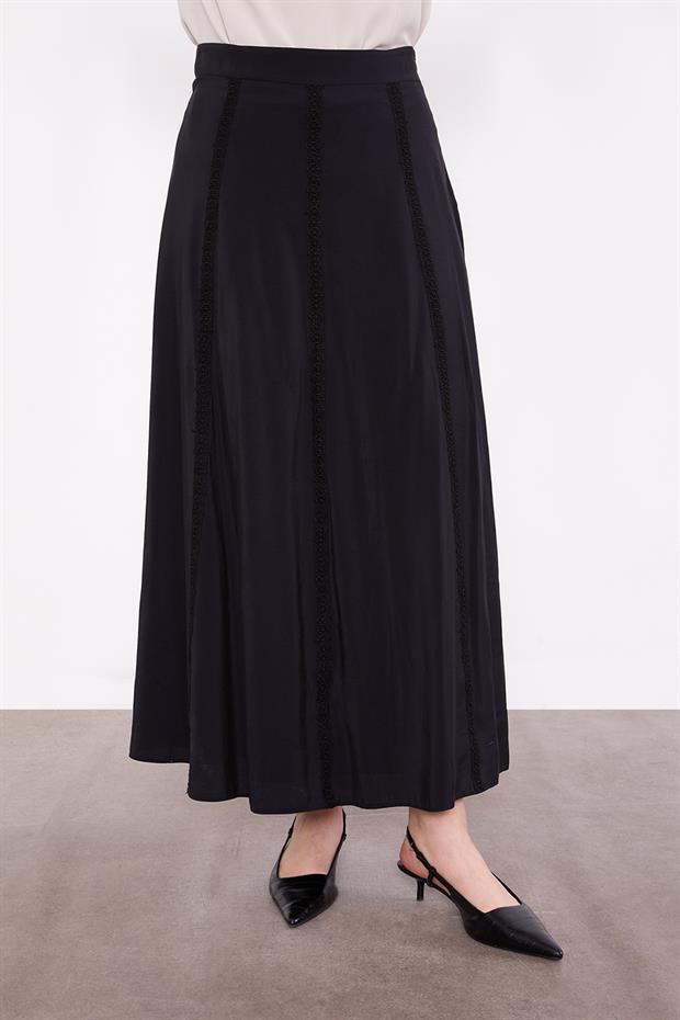 Siyah Şerit Dantel Detay Etekli Takım