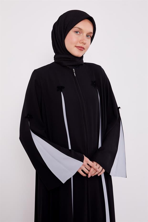 Siyah Şerit Kesim Detaylı Ferace