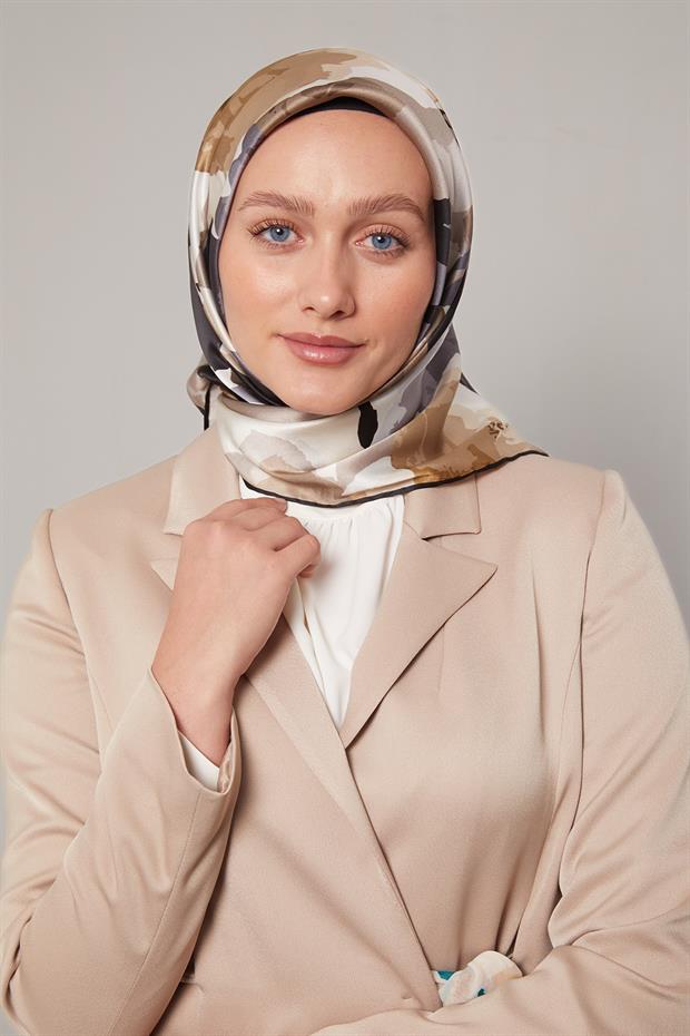 Siyah Soyut Çiçek Desen Sura İpek Eşarp