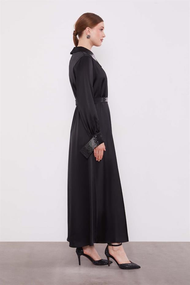 Siyah Taş Detaylı Saten Elbise