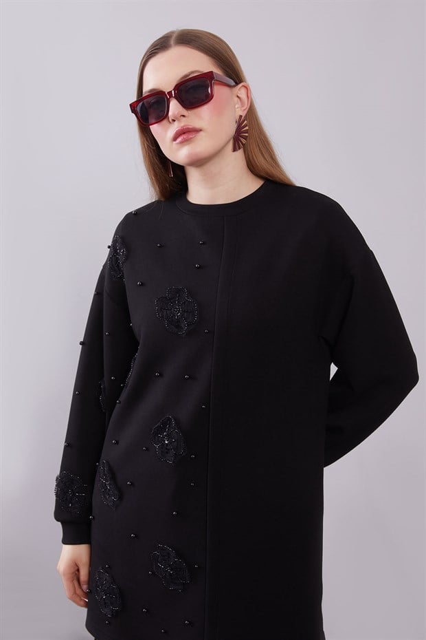 Siyah Taşlı Gül Detaylı Sweat