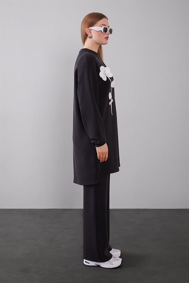 Siyah Üç Boyutlu Gül Detaylı Sweat