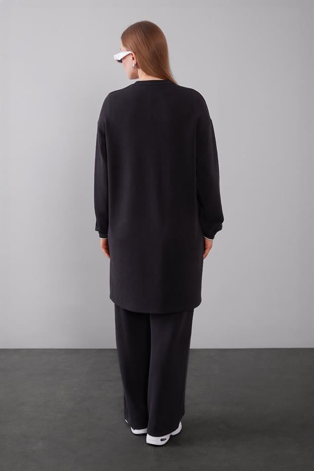 Siyah Üç Boyutlu Gül Detaylı Sweat