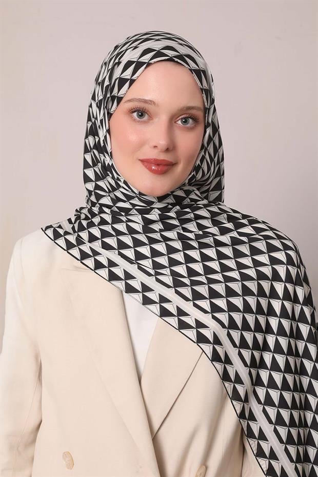Siyah Üçgen Desen Club Şal
