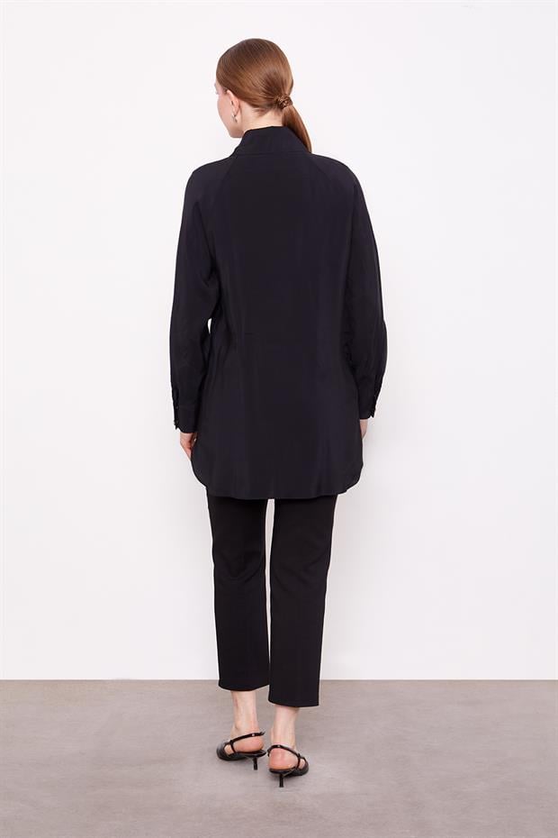 Siyah Volan Detaylı Gömlek