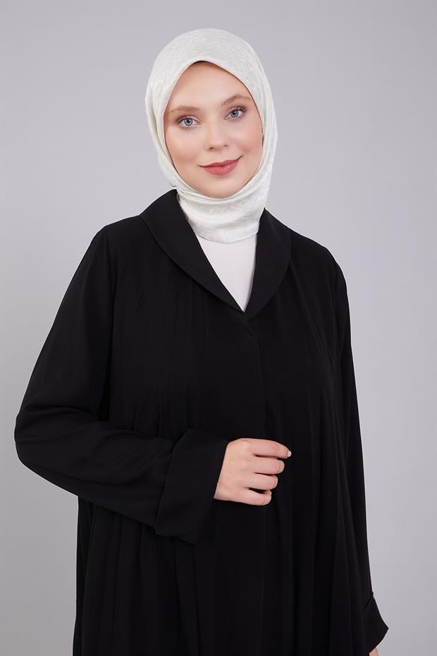 Siyah Yaka Detaylı Ferace