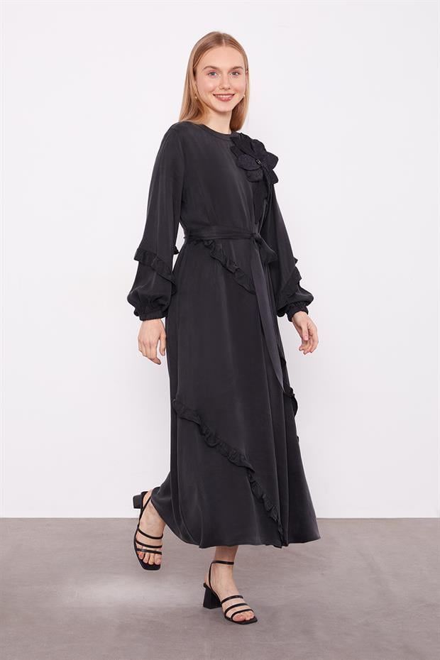 Siyah Yakası Çiçek Detaylı Cupra Elbise