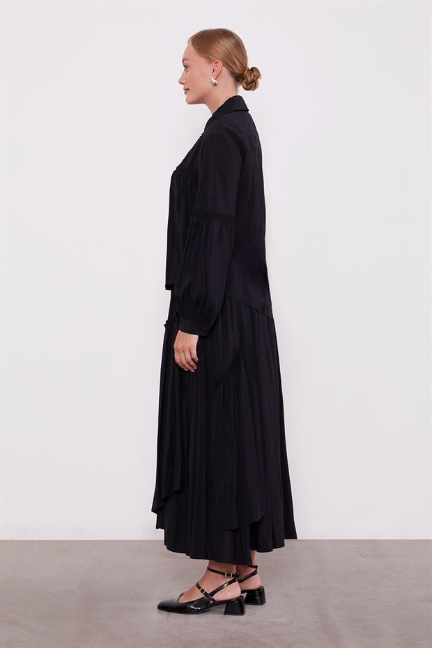 Siyah Yakası Dantel Detaylı Etek Takım