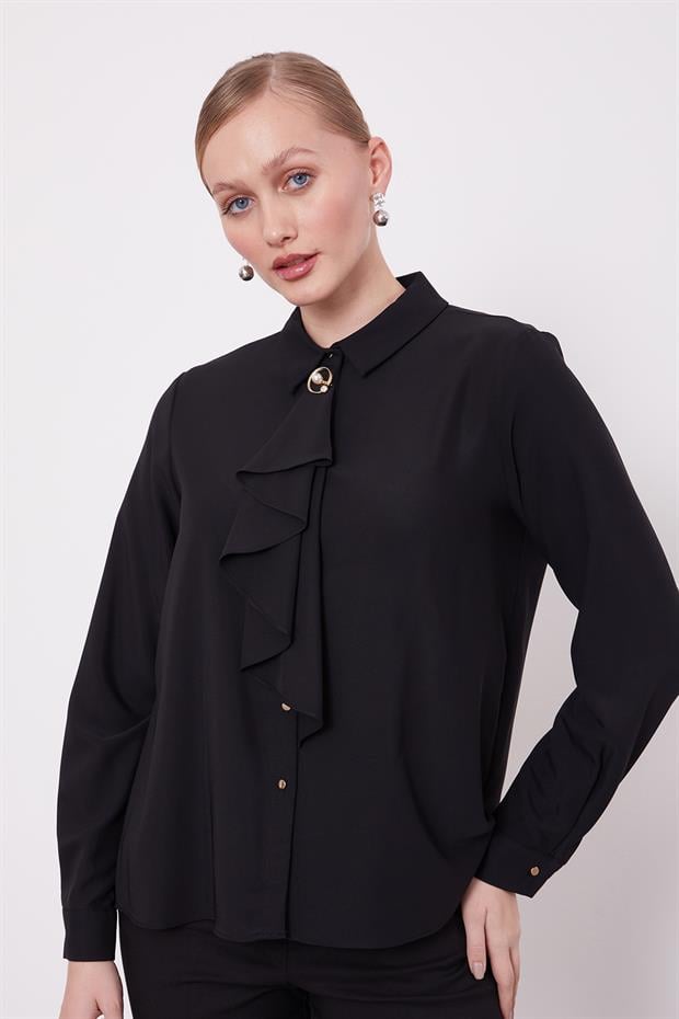 Siyah Yakası Fular Broş Detaylı Bluz