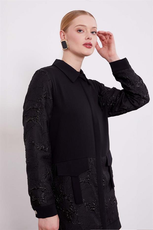 Siyah Yakası Gül Detaylı İkili Takım