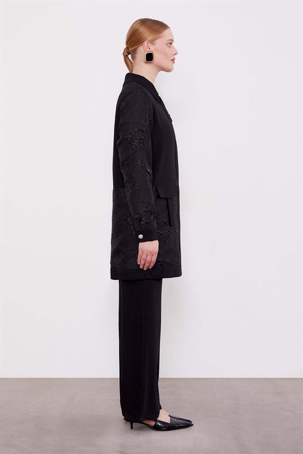 Siyah Yakası Gül Detaylı İkili Takım