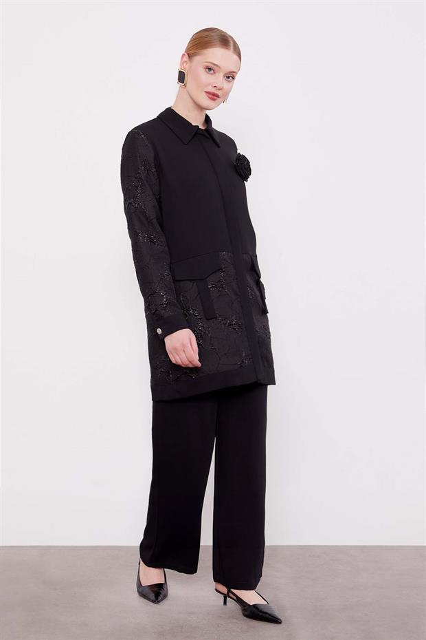 Siyah Yakası Gül Detaylı İkili Takım