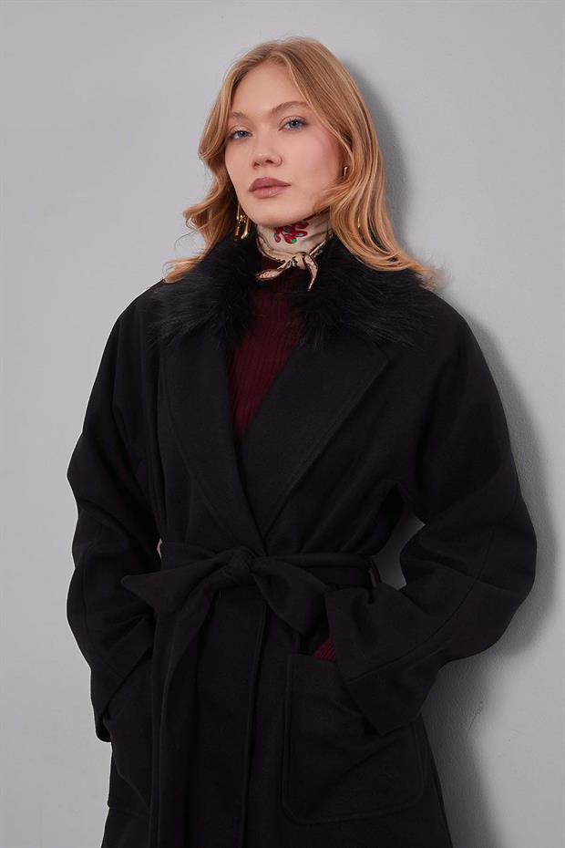 Siyah Yakası Küklü Kuşaklı Kaşe Kaban