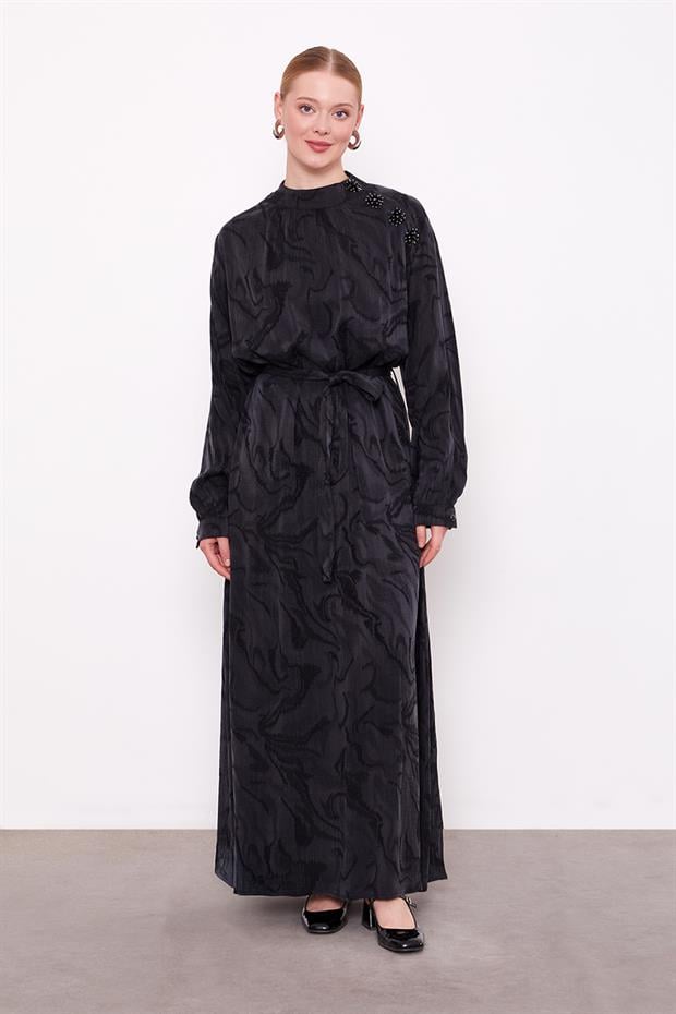 Siyah Yakası Taş Detaylı Cupra Elbise