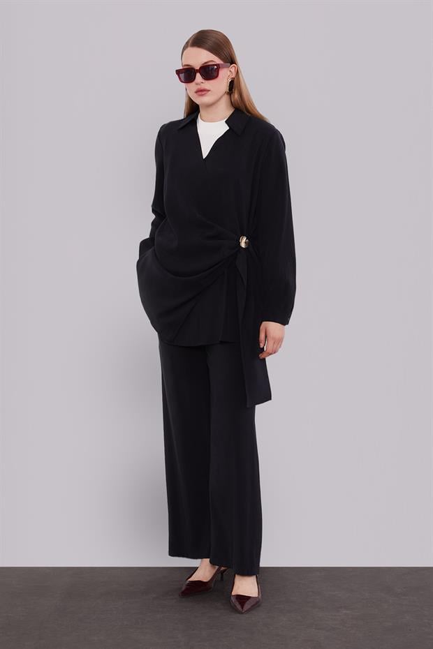 Siyah Yan Aksesuar Bağlamalı İkili Takım