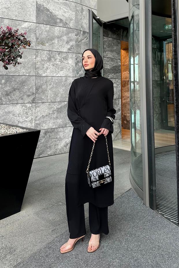 Siyah Yandan Bağlamalı Taş Detaylı İkili Takım