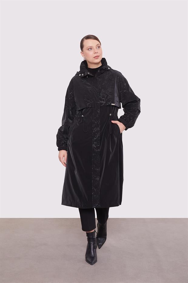 Siyah Yansıma Detaylı Trençkot