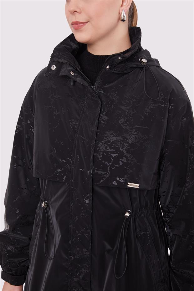 Siyah Yansıma Detaylı Trençkot