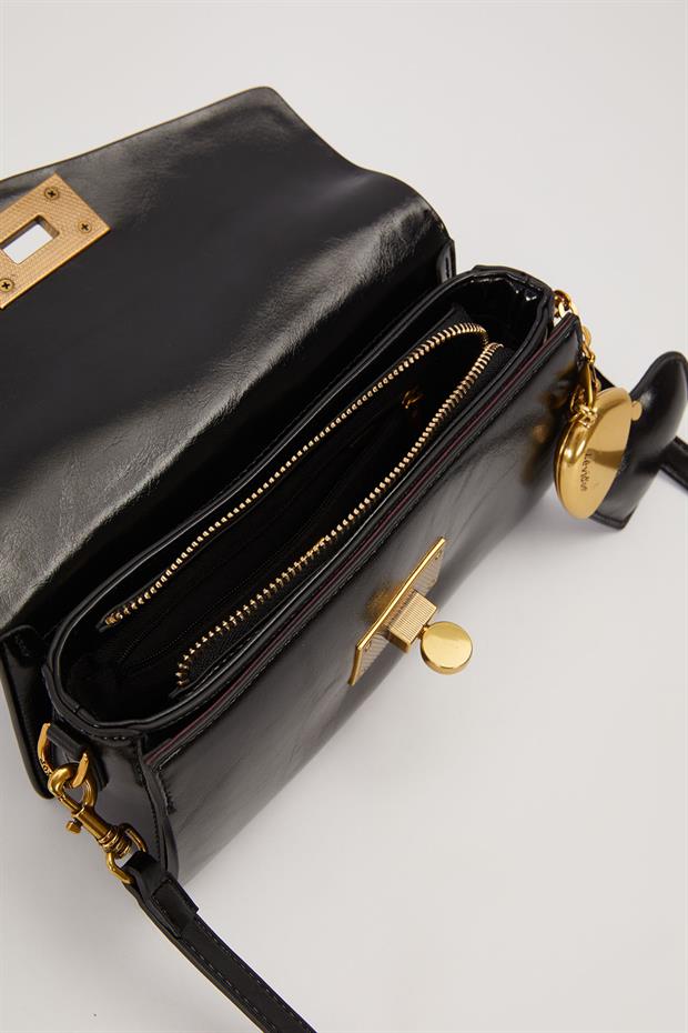 Siyah Yarım Metal Kalpli Omuz Çantası