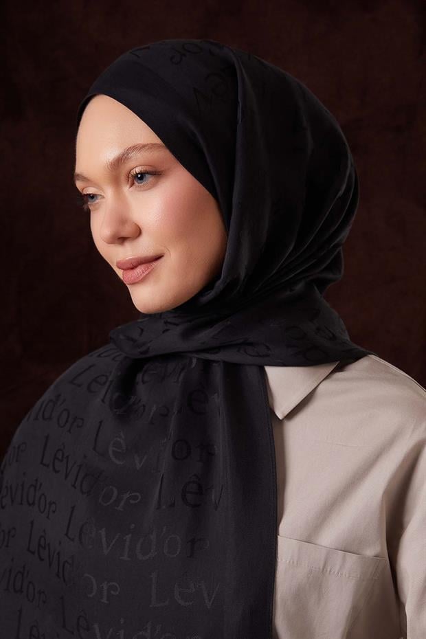 Siyah Yazı Baskılı Naia Jakar Şal