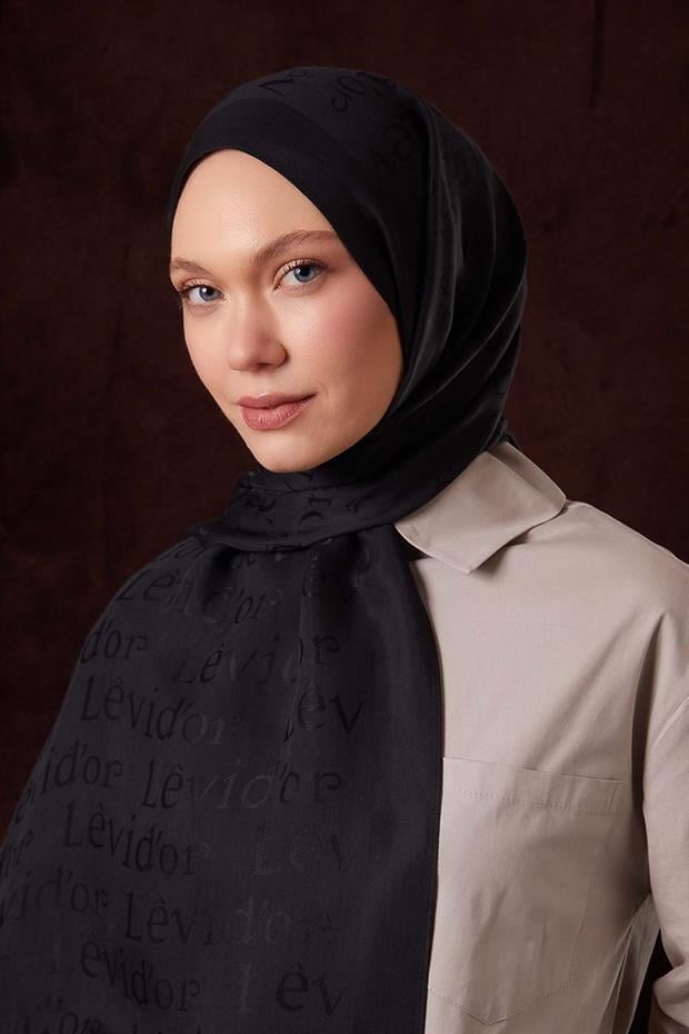 Siyah Yazı Baskılı Naia Jakar Şal