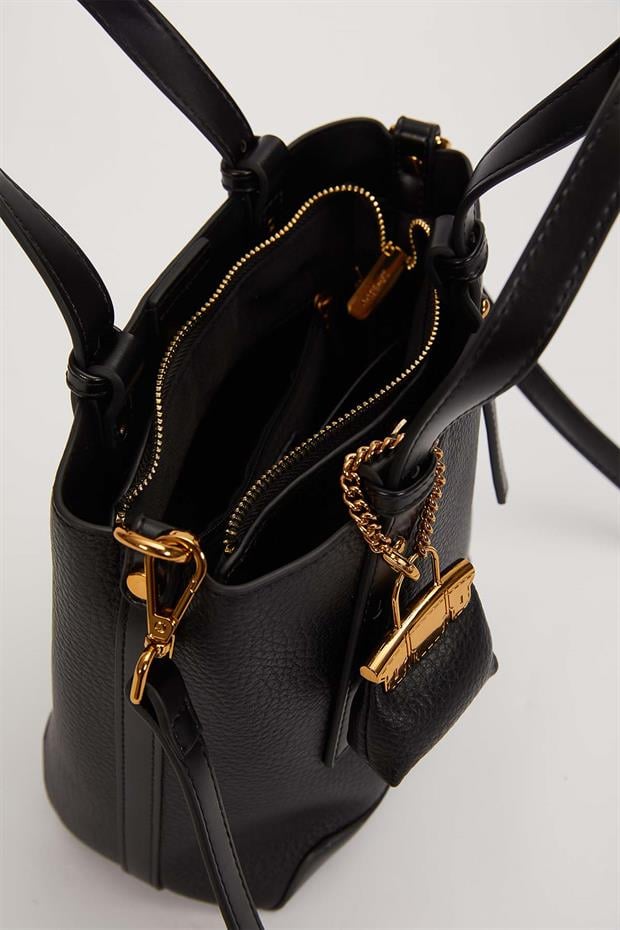 Siyah Zincir Çanta Detaylı El Çantası