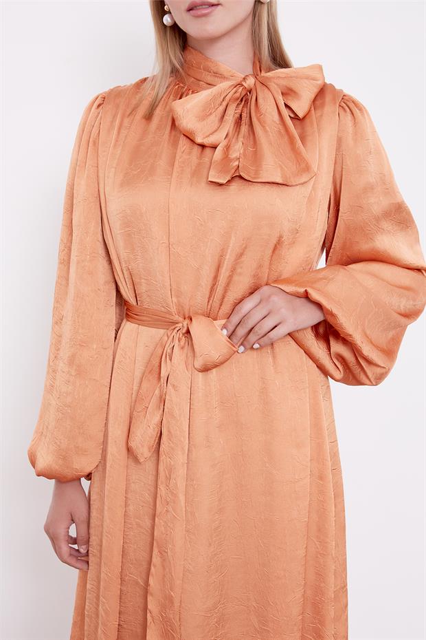 Somon Kuşak Detaylı Saten Kraş Elbise